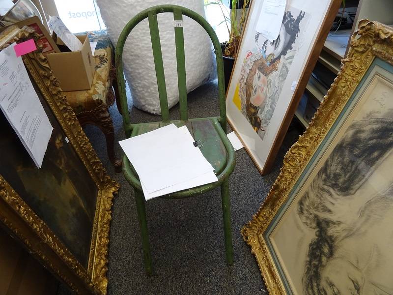 Chaise prête pour l'emballage en vue d'une réexpédition